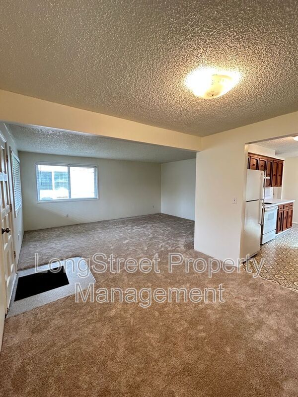 Building Photo - 324 NE Conifer Blvd