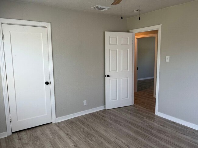 Building Photo - 5962 Belarbor St