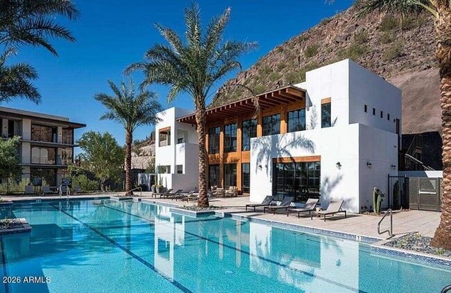 Building Photo - 5000 N Camelback Rdg Dr