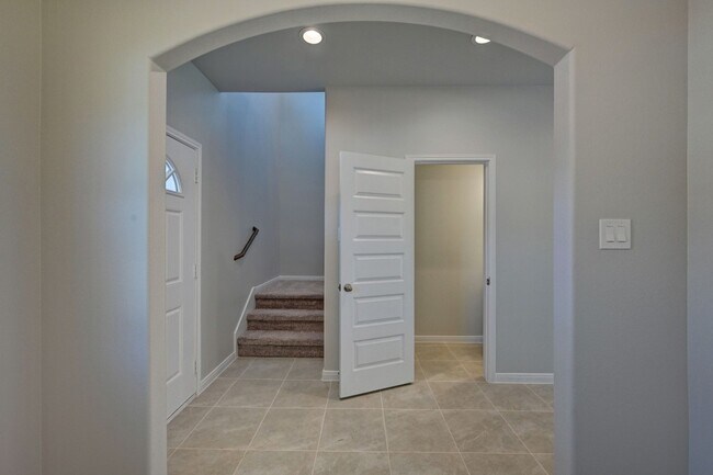 Building Photo - 11857 E Gate Dr