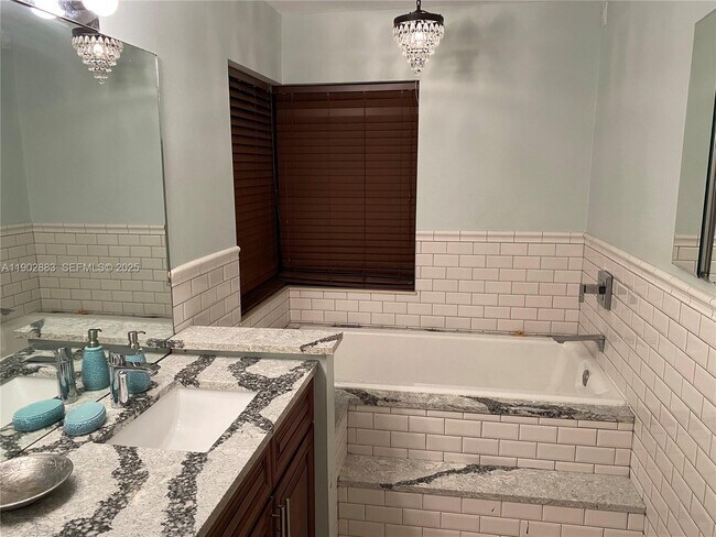 Building Photo - 13647 Barberry Dr