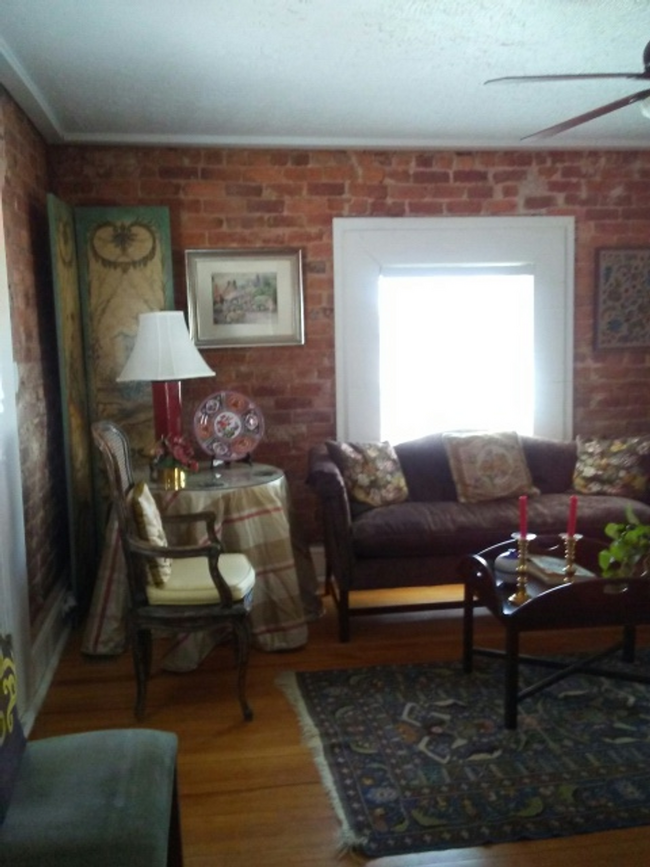 Building Photo - Fully Furnished First Floor Apartment