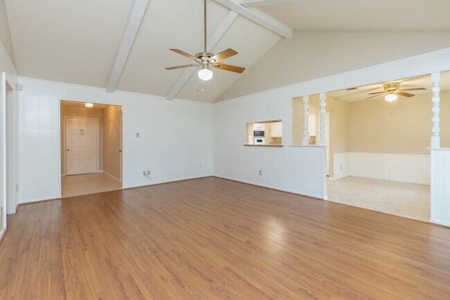 Building Photo - 2623 Longleaf Pines Ln