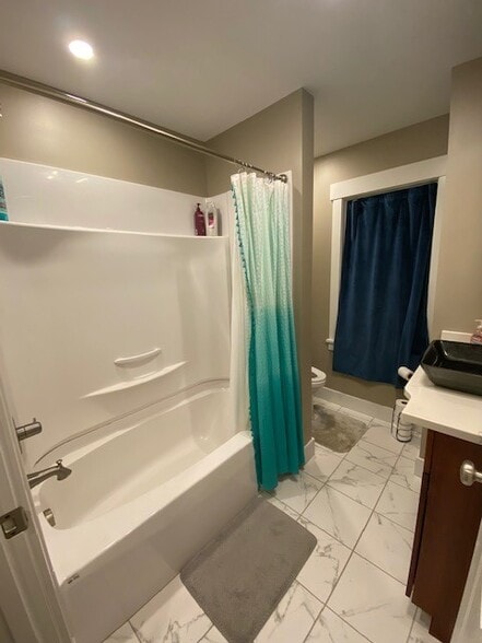 bathroom - 433 West St