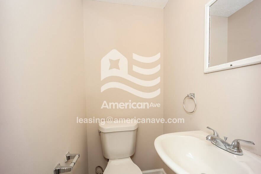 Building Photo - 225 Holly Smith Dr