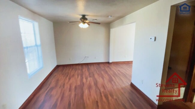 Building Photo - 1602 NW Lindy Ave