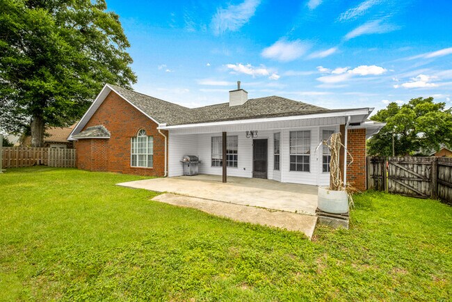 Building Photo - 4/2 Cantonment Property in Kings Road Neig...