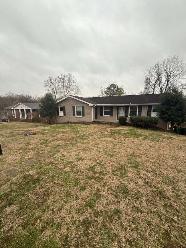 Building Photo - 2bed/2bath with Bonus room and garage! 2600B Dixon Drive, Nashville!
