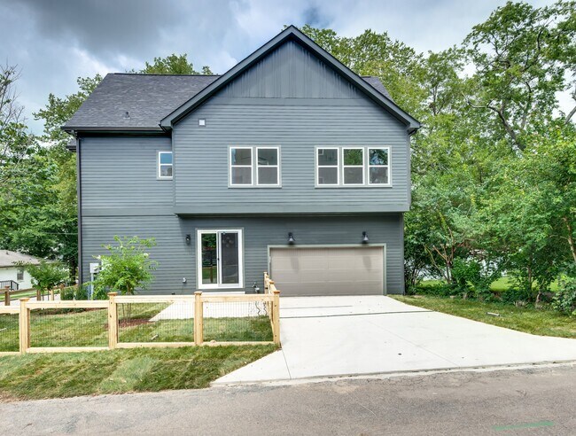 Building Photo - 2430 Little Ave