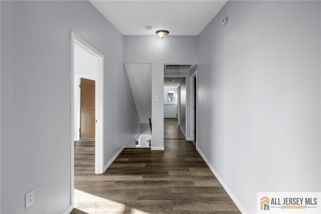 Building Photo - 76 Andrew St