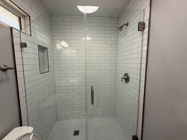 Building Photo - NewB SDS T 3634