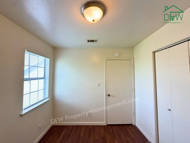 Building Photo - 2-Bed, 1.5-Bath Townhome in Celina ISD - W/D Connections