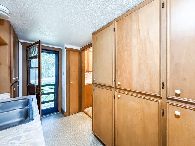 Building Photo - 102 Besch Wilburn Ln