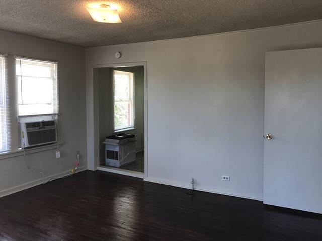 Building Photo - 1517 Ave D