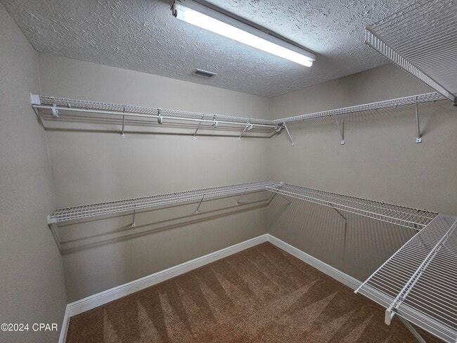Building Photo - 2103 Coral Dr