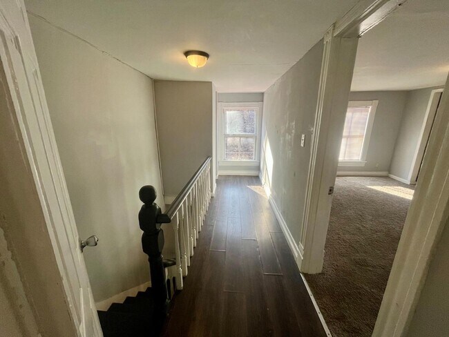 Building Photo - 800 Spring St