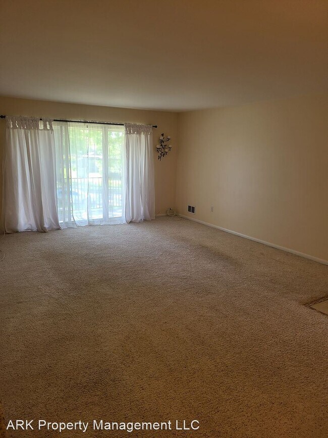 Building Photo - 2 br, 2 bath House - 8385 Kennedy Circle #6