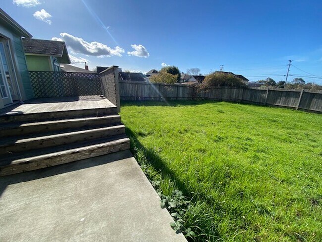 Building Photo - Beautifully done, 2/1 house in Eureka