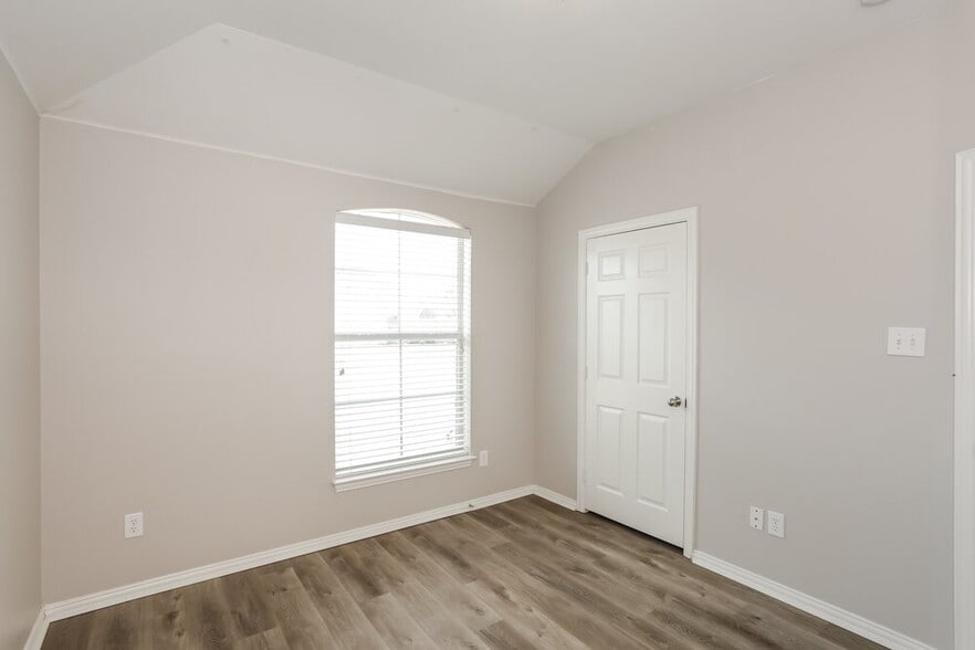 Building Photo - 212 Arrowhead Dr