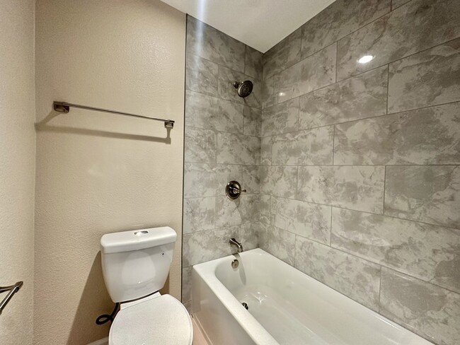 Building Photo - Newly Remodeled 2 Bedroom 2 Bath Near UTC ...