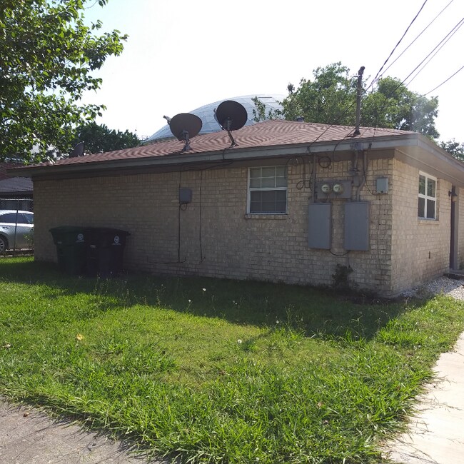 Building Photo - 4013 Amoor Ave