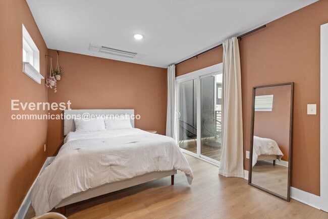 Building Photo - 110 Duke St