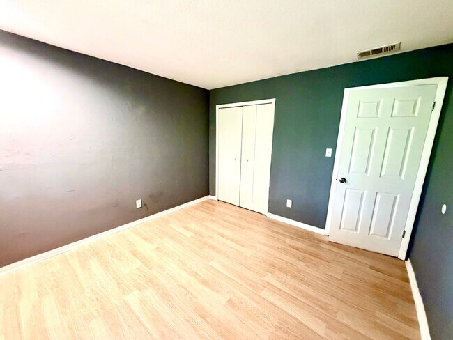 Building Photo - 2203 Silver Pines Pl