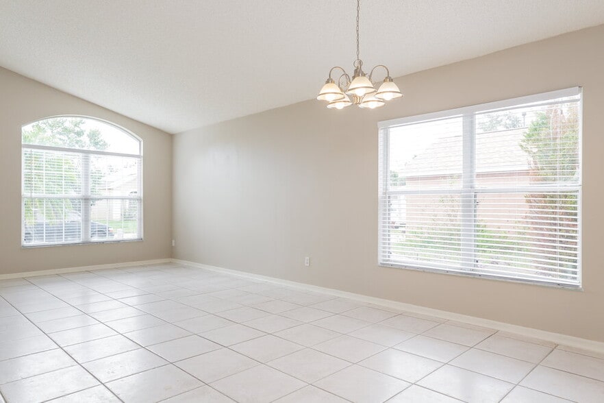 Building Photo - 15833 Pine Lily Ct