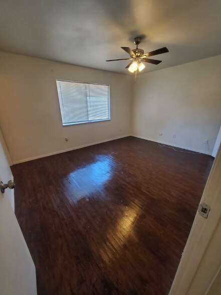 Building Photo - 4001 Salem Dr