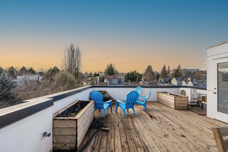 Building Photo - 2214 E Terrace St