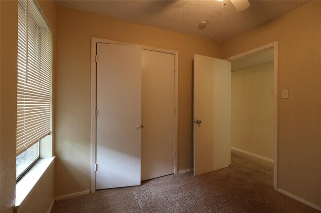 Building Photo - 1616 Windsong Ln