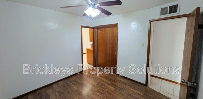 Building Photo - 1435 E Cedar St