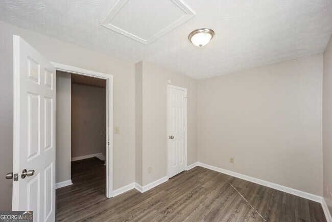 Building Photo - 6155 Forrest Ave
