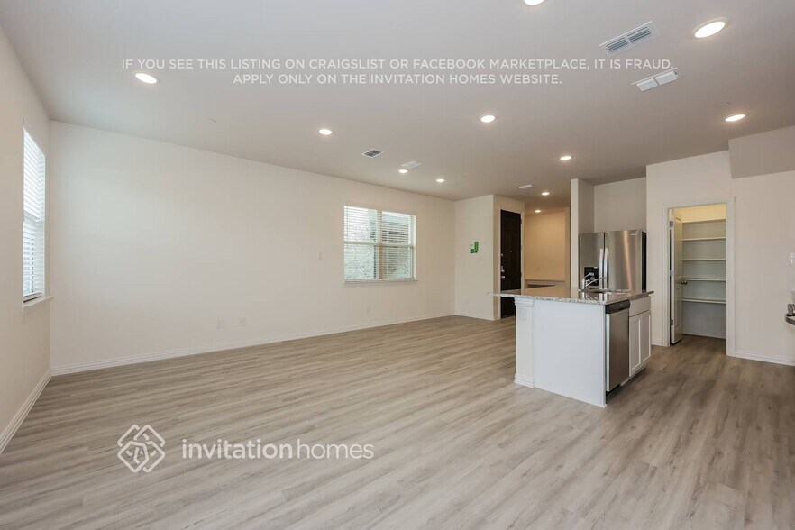 Building Photo - 751 Bonnet Trl