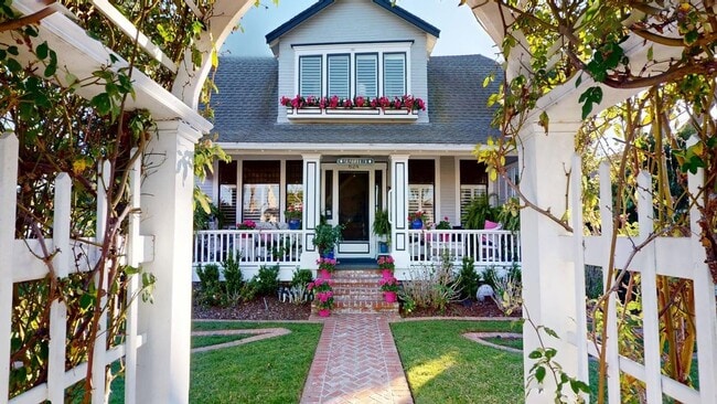 Building Photo - A Timeless Coronado Beach Cottage