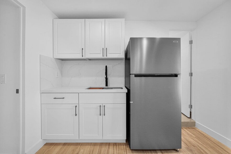 Building Photo - 2419 Coolidge St