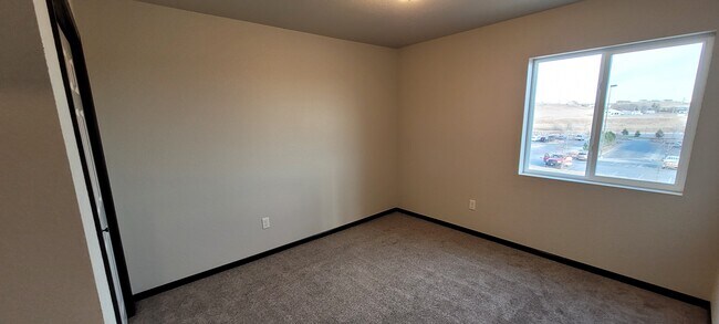 Building Photo - 800 Mickelson Dr