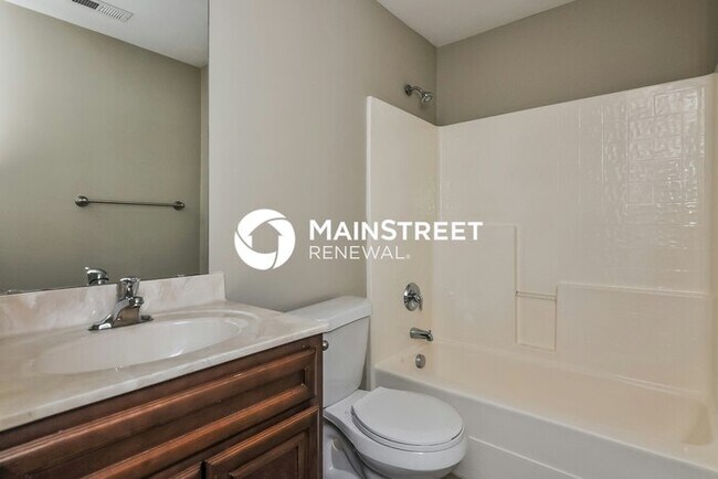 Building Photo - 3 Bedroom Pet-Friendly Home in Fuquay-Varina, NC with Main Street Renewal