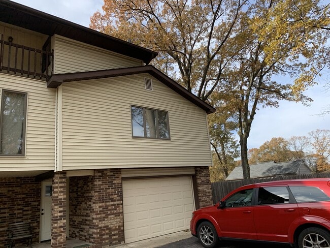 Primary Photo - 8398 Oakwood Rd