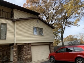 Building Photo - 8398 Oakwood Rd