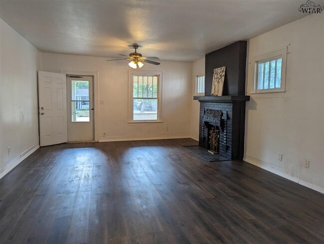 Building Photo - 1805 Tilden St