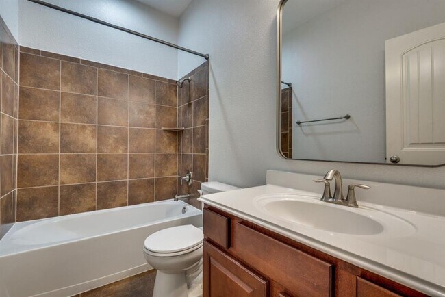 Building Photo - 628 Bottle Brush Dr