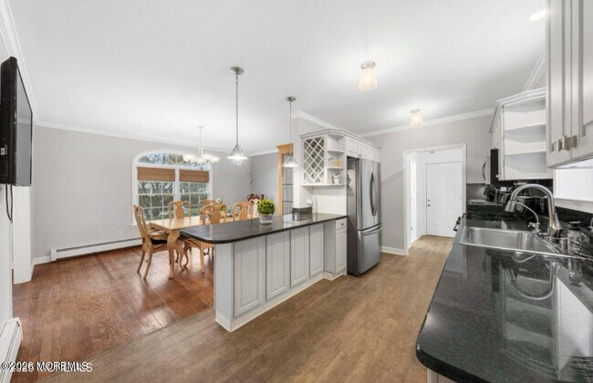 Building Photo - 146 S Bath Ave
