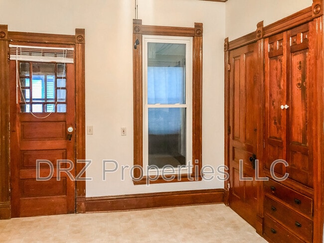 Building Photo - 1012 Bridge St NW