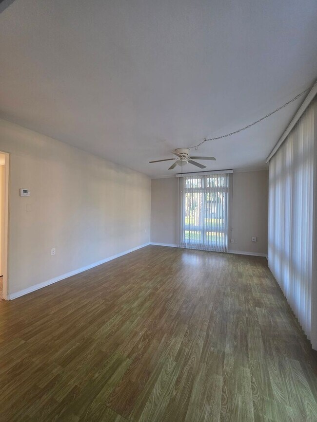 Building Photo - 2 Bedroom 1 Bath Single Family Home !!!!! ...