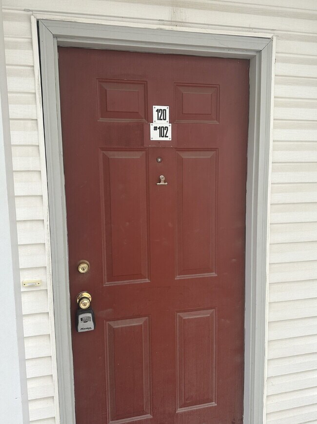 Building Photo - "Charming 2-Bed Retreat with Spacious 1000 sqft Layout in Nampa's Heart!"