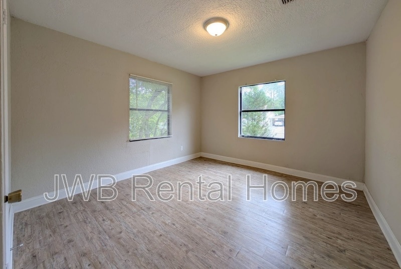 Building Photo - 3055 2nd St Cir