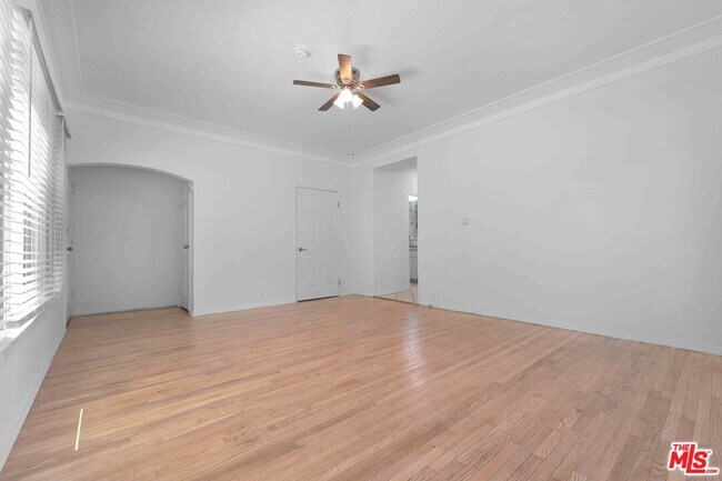 Building Photo - 2452 W 18th St