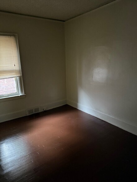 Building Photo - 3239 Tyler St