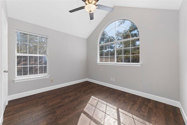 Building Photo - 183 N Village Knoll Cir